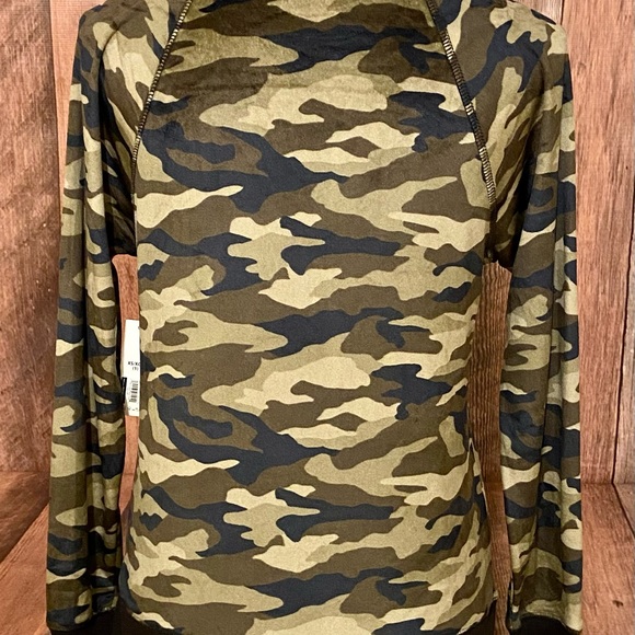 No Boundaries Women’s Camouflaged Sweatshirt Size Small - Picture 3 of 6